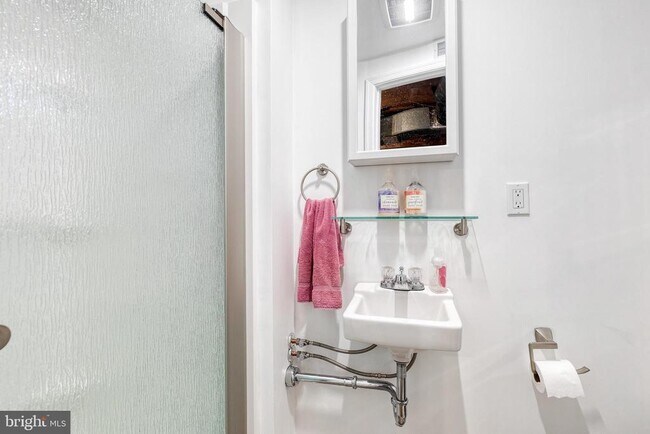 Foto del edificio - 110 Regester Ave