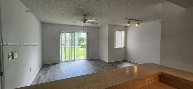 Foto del edificio - 4195 N Haverhill Rd