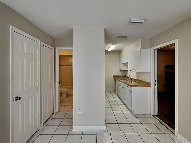 Building Photo - 3073 Willow Bend Blvd