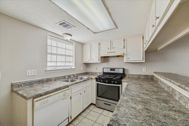 Building Photo - 2007 Country Village Blvd