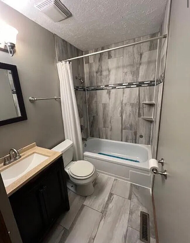 Foto del edificio - 1831 W Peach St