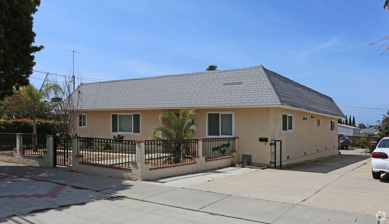 Primary Photo - 240 5th Ave Apartments