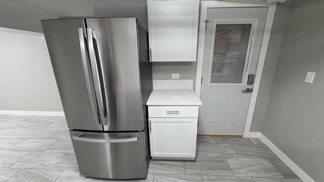 Building Photo - 4207 N Linder Ave