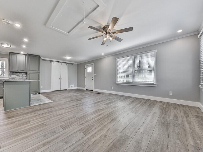 Foto del edificio - 2406 Pine Dr NW