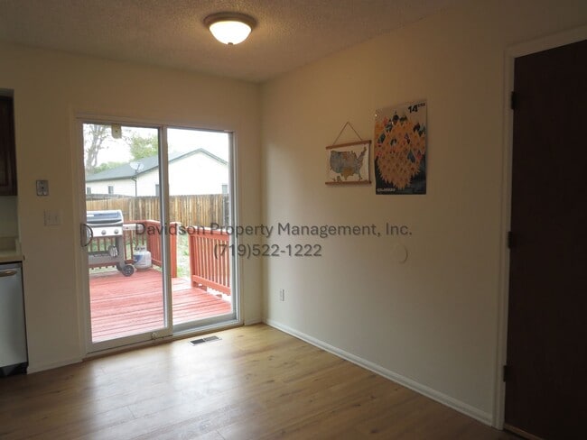 Foto del edificio - Charming 3-bedroom House in Secuirty-Widef...