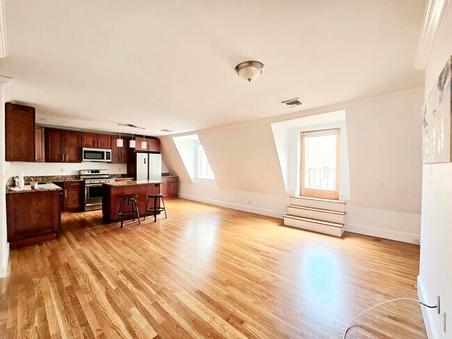 Building Photo - 1798 Beacon St