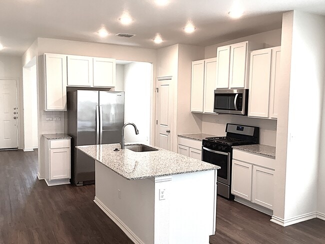 Building Photo - 469 Pebble Bend