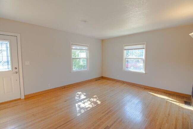 Foto del edificio - 903 12th Ave NE