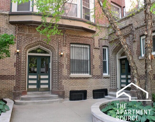Building Photo - 334 W Dickens Ave