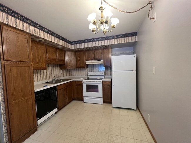 Building Photo - 2310 Radtke Ave