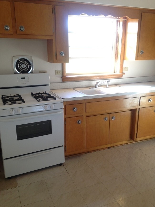 128 E Joe Orr Rd, Chicago Heights, IL 60411 Apartments in Chicago