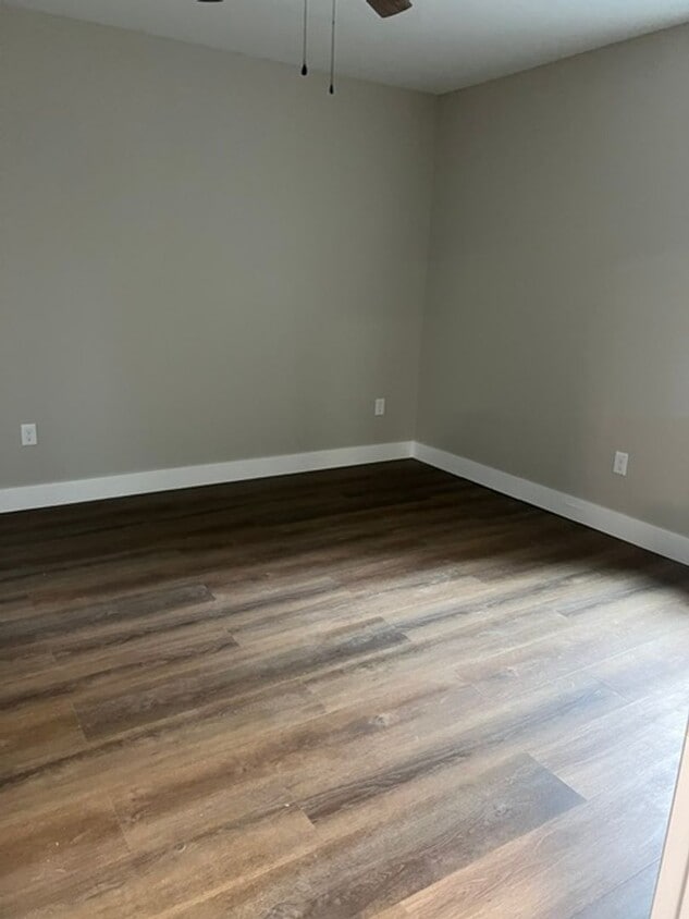 Building Photo - 1 Bedroom/1 Bath Newly Renovated Apartment for Lease