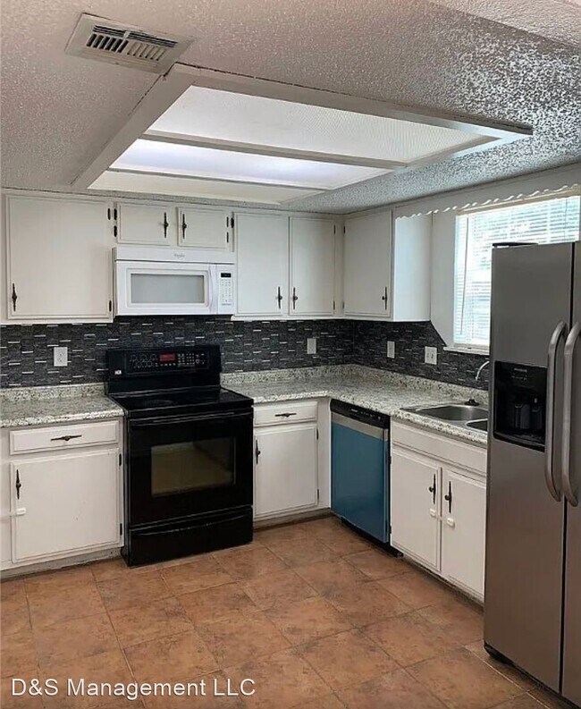 Building Photo - 3 br, 2.5 bath House - 8161 NW 23rd