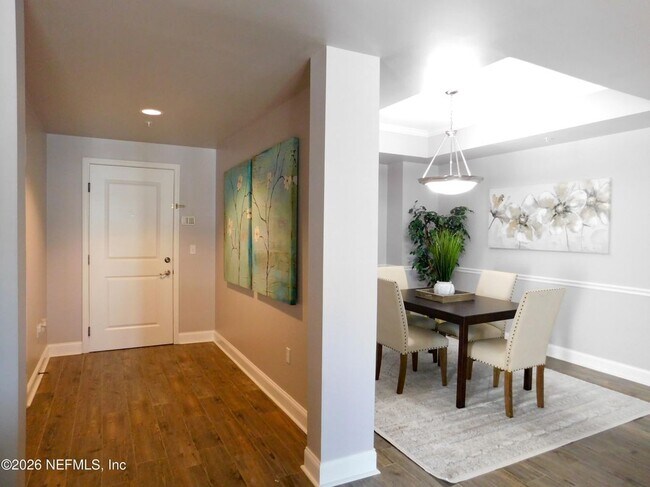 Building Photo - 400 E Bay St