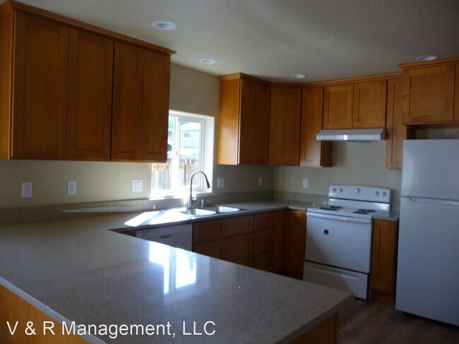 Building Photo - 2 br, 1 bath House - 356 Menlo Dr. N