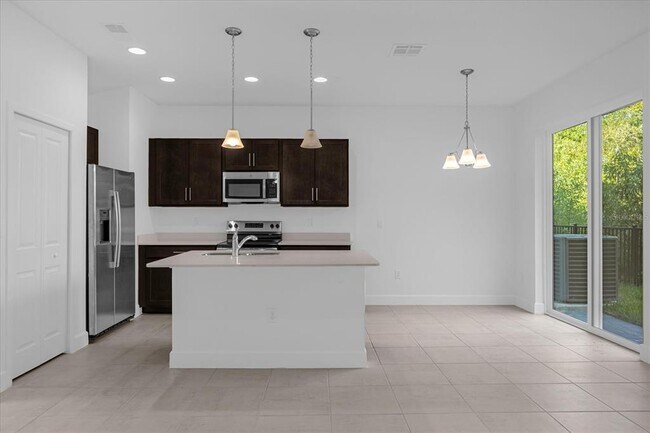 Foto del edificio - 1344 Captiva Cv