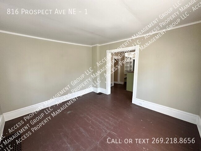 Building Photo - NE Side Large 2 Bedroom 2 Bathroom
