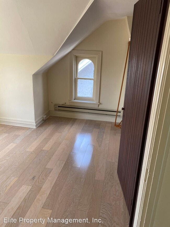 Building Photo - 4 br, 1 bath House - 57 S. 6th St.