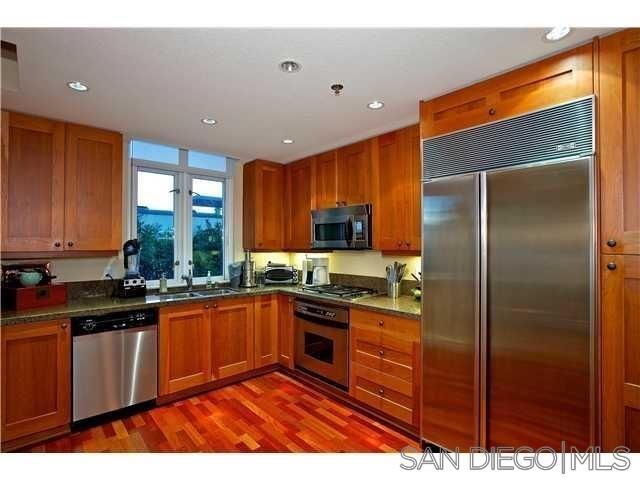 Foto del edificio - 744 W Harbor Dr