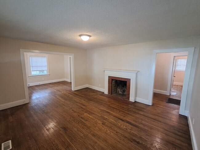 Building Photo - 1209 S Greene St