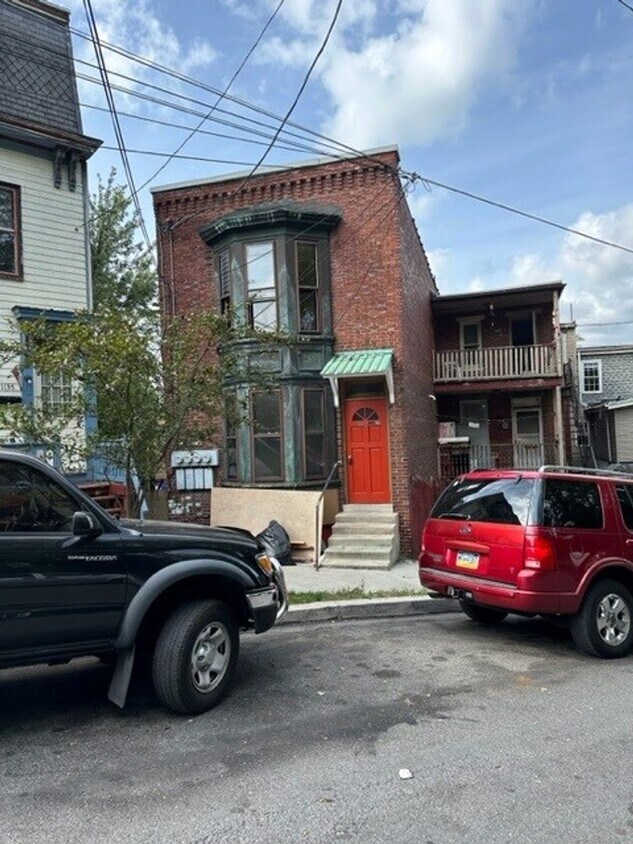 Primary Photo - 1133 Derry St