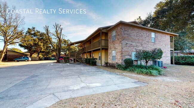 Building Photo - 895 Silverwood