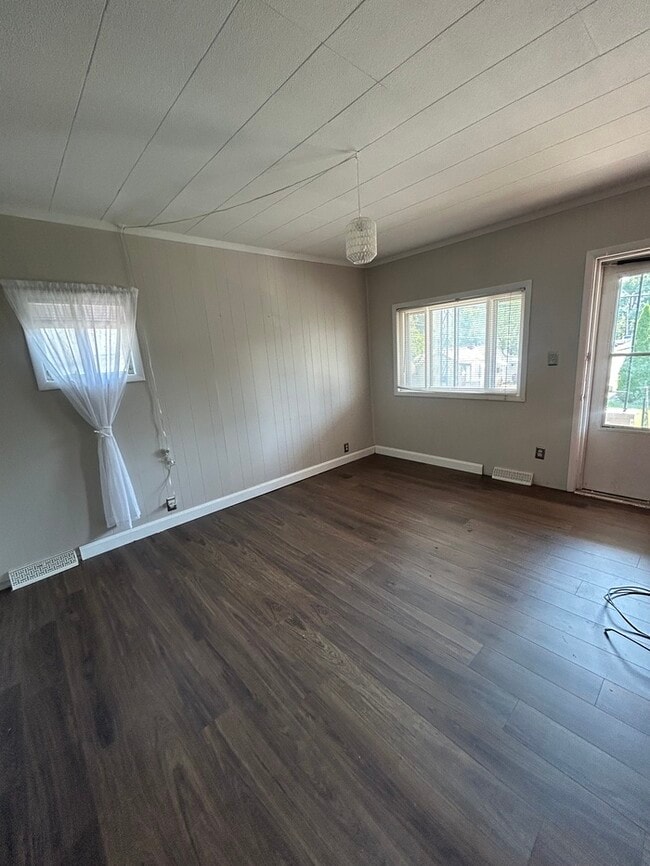 Building Photo - 3 Bedroom, 2 Bathroom House in Martins Ferry