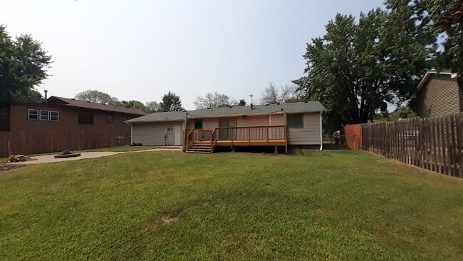 Foto del edificio - 1340 104th Ln NW