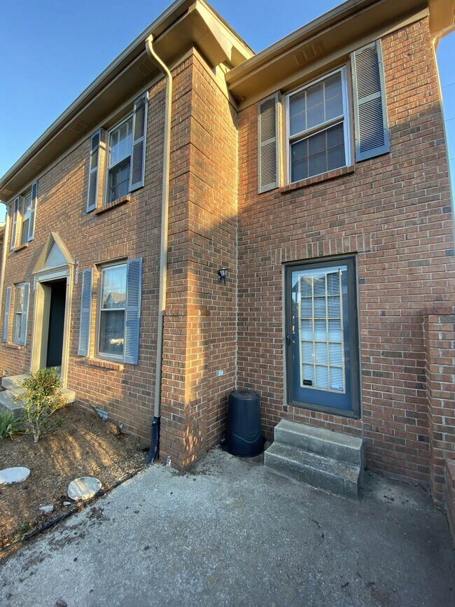 Building Photo - 422 Stewarts Ferry Pike