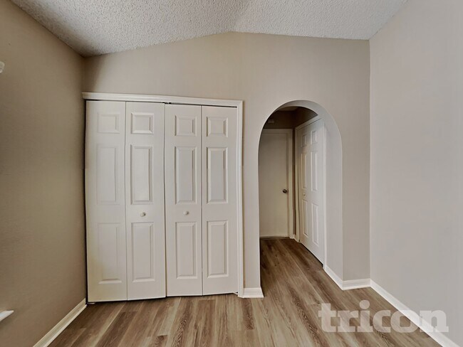 Building Photo - 7403 High Bluff Rd N