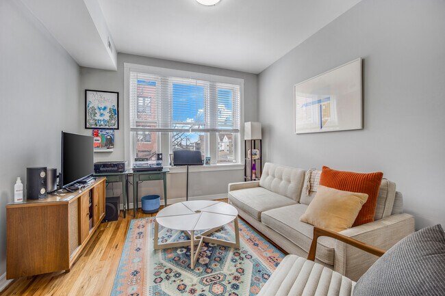 Foto del edificio - 2255 S Oakley Ave
