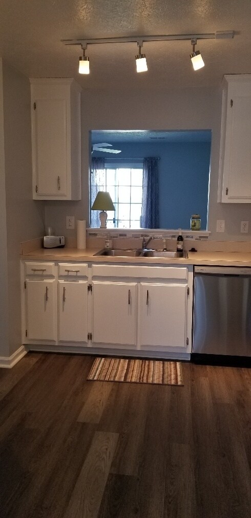 Building Photo - 309 Crestwood Ct
