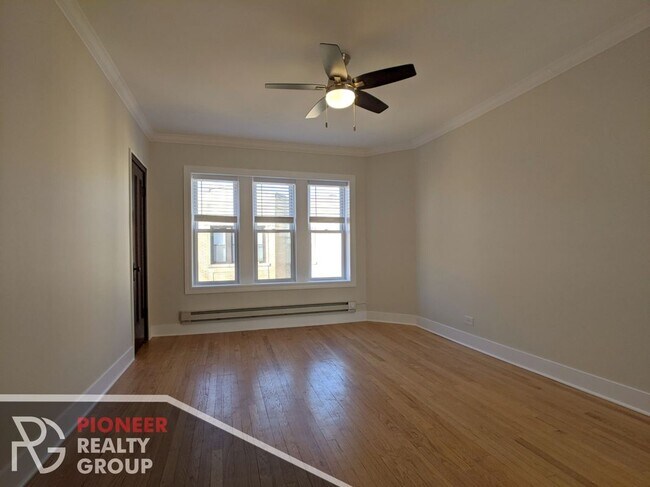 Foto del edificio - 3815 N Greenview Ave