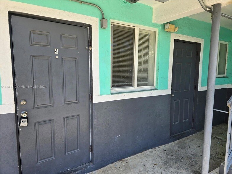 535 NW 7th St Unit 4, Miami, FL 33136 Room for Rent in Miami, FL