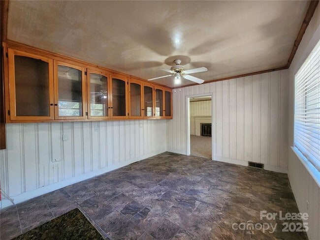 Building Photo - 7604 Shady Ln