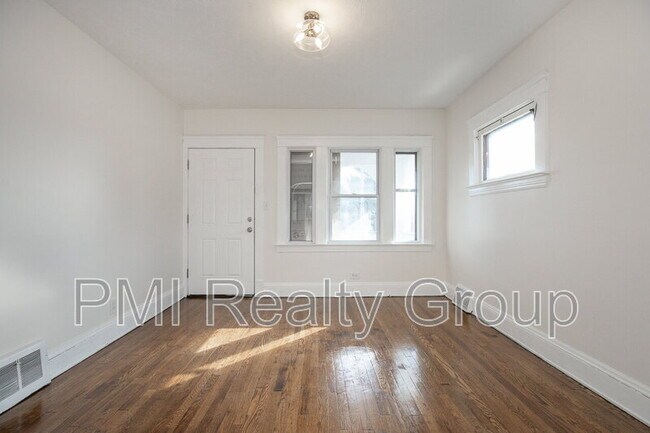 Building Photo - 2936 E 128th St