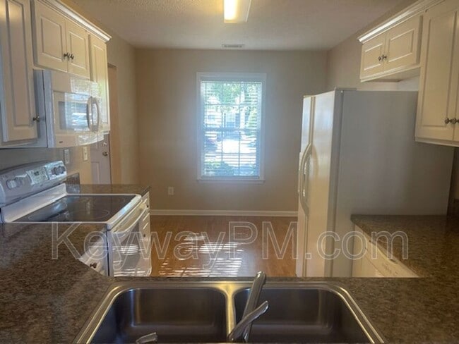 Building Photo - 208 Satomi Way