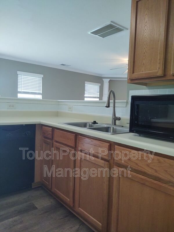 Foto del edificio - 7302 Woodbourne Ln
