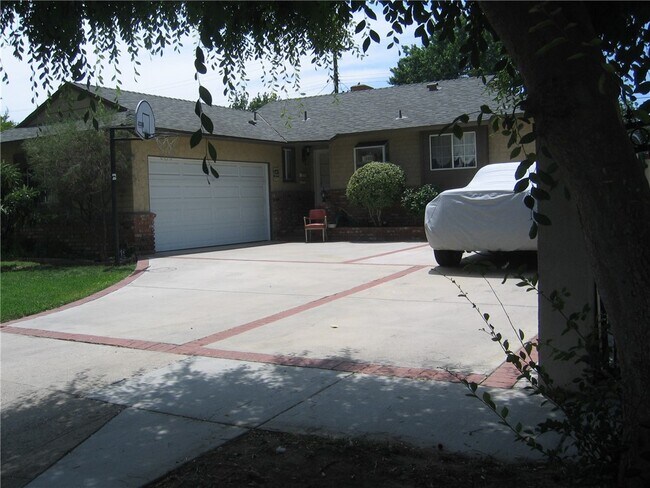 Building Photo - 7657 Teesdale Ave