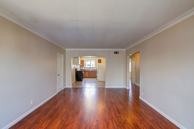 Foto del edificio - 1154 S Plymouth Blvd