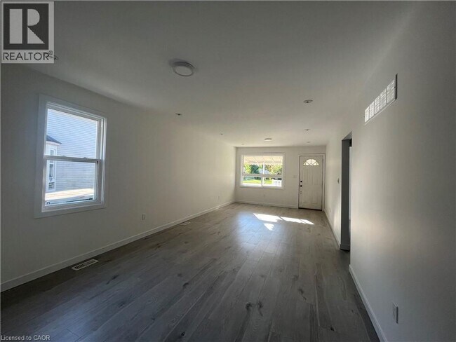 Photo du bâtiment - 6316 Montrose Rd