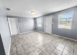 Building Photo - 6617 Warwick Cir