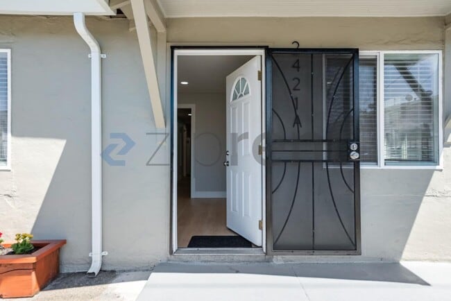 Building Photo - Unit A