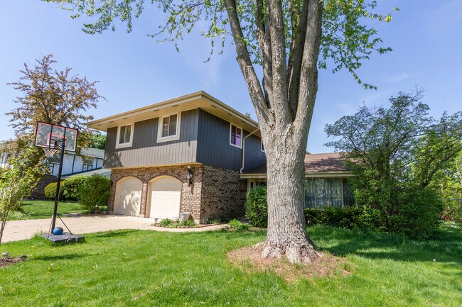 Foto del edificio - 1126 Tiverton Ct