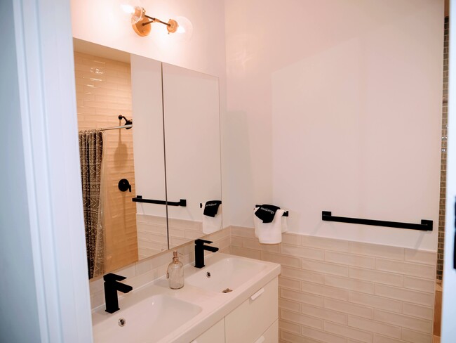 BDR1 Bathroom - 1094 53rd St