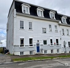 Building Photo - 120-120 Pitt St