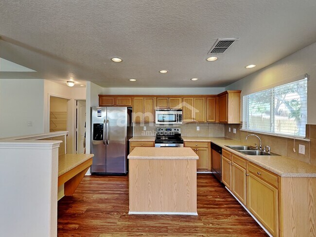 Building Photo - 3915 Cinco Rios