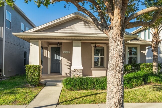 Stunning 3/2 in Orchard Hills Horizon West!! Lawn service included! - Stunning 3/2 in Orchard Hills Horizon West!! Lawn service included! House