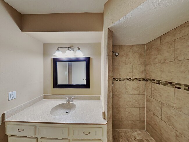 Building Photo - Fantastic 3 Bedroom Home!!