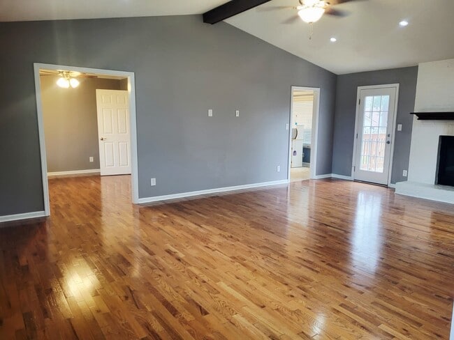 Building Photo - 115 Sabel Cir